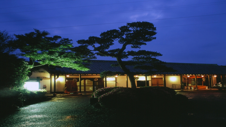 【楽天月末セール】夕食は本格卓袱【白鷺】または会席料理【桜】から選択可能♪